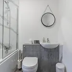 Elton House - Prime Location - Free Parking, Fast Wifi And Smart Tv By Yoko 度假居 *