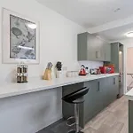 Elton House - Prime Location - Free Parking, Fast Wifi And Smart Tv By Yoko * 雷德卡