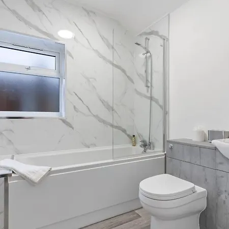 Elton House - Prime Location - Free Parking, Fast Wifi And Smart Tv By Yoko Dom wakacyjny Redcar