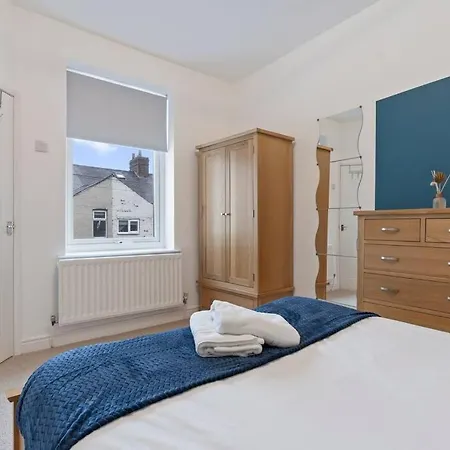 Elton House - Prime Location - Free Parking, Fast Wifi And Smart Tv By Yoko Holiday home *