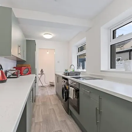 Elton House - Prime Location - Free Parking, Fast Wifi And Smart Tv By Yoko Holiday home