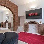 Elton House - Prime Location - Free Parking, Fast Wifi And Smart Tv By Yoko Σπίτι διακοπών Redcar