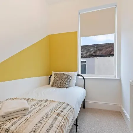 Elton House - Prime Location - Free Parking, Fast Wifi And Smart Tv By Yoko Ferienhaus Redcar