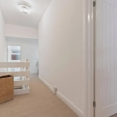 Σπίτι διακοπών Elton House - Prime Location - Free Parking, Fast Wifi And Smart Tv By Yoko *