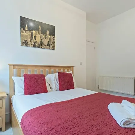 Elton House - Prime Location - Free Parking, Fast Wifi And Smart Tv By Yoko
