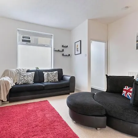 Elton House - Prime Location - Free Parking, Fast Wifi And Smart Tv By Yoko Semesterbostad *